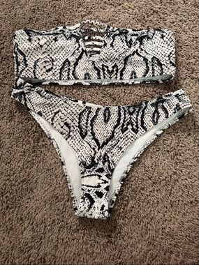 Zaful Black and White Snake Print Bandeau Bikini